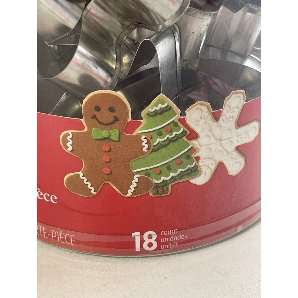 Wilton 18 Piece Metal Holiday Cookie Cutter Set Christmas‎ Shapes Storage Bucket